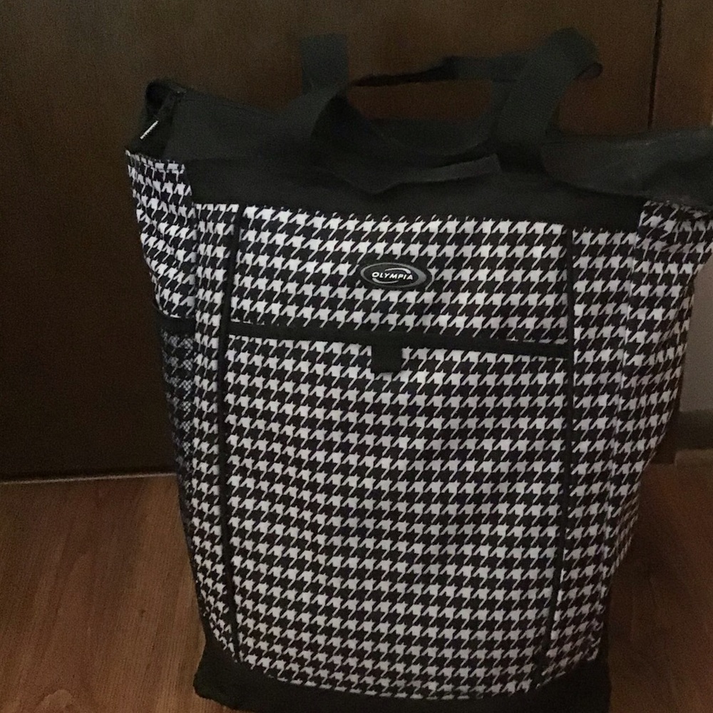 Houndstooth travel bag on wheels